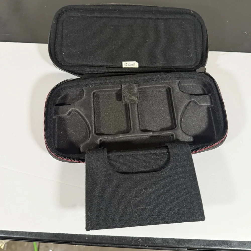 Mario Kart 8 Deluxe Nintendo Switch Carrying Case Travel Hard Shell Preowned‎